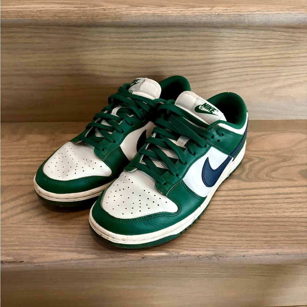 Nike Low-Top Sneakers in White & Green with Navy Swoosh
